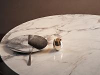 Fine veining and light-dark contrasts for the ceramic stone top