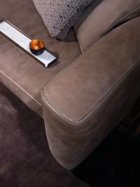 Close up of a large armrest with the Trap trim, highlighting the outline of the sofa