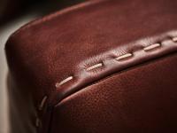 Exclusive detail on the structure of the Martin sofa with hand-stitched stitching