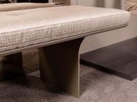 Details of the seat of the Minerva bench in the elegant, sophisticated fabric Reed