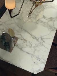 A view from above of the marble top in gold Calacatta Vagli with the 45° angle at each corner
