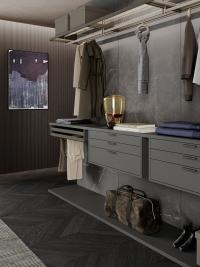 Horizon Lounge walk-in wardrobe equipped with suspended drawers, coat rack and floor board