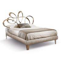 Dolcevita bed with wrought iron swirls by Cantori