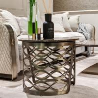 Round end table, ideal next to a refined sofa or an armchair