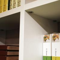 Almond d.32,8 lacquered modular bookcase - detail of the supports for the shelves