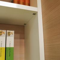 Almond d.32,8 lacquered modular bookcase - detail of the supports for the shelves