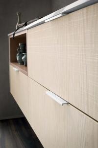Atlantic bathroom cabinet - detail of the white lacquered cod.152 handles 