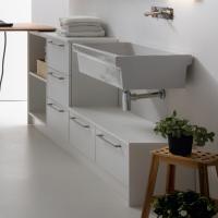 Possible combination with Oasis with suspended washbasin and combination of small cabinets with drawers
