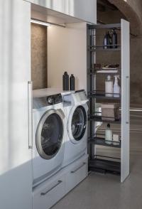 Oasis washing-machine column cupboard with pull-out door