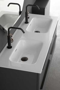 Tempo washbasin in glossy white ceramic with double sink