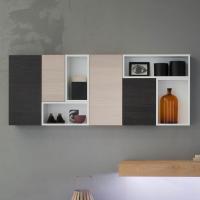 Set of wall units with alternated doors and open compartments