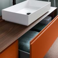 Recess-grip handles to open the deep drawers in the Atlantic D.62 bathroom cabinet