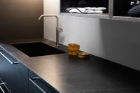 Detail of the Oasis L02 countertop in gres 2X black natural
