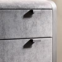 Detail of the metal handles and of the smooth top with rounded edges