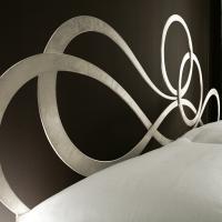 Detail of the wrought iron headboard of J'Adore bed