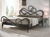 J'adore wrought iron bed by Cantori with a classic style revisited with a modern twist