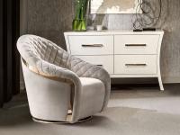 Portofino elegant armchair with quilted cover and metal details 
