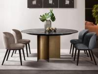 Sedie Shiba abbinate al tavolo Mirage per un soggiorno sofisticato con finiture preziose