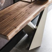 Detail of the warm wooden top of Cattelan console table in Canaletto walnut 
