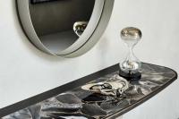 Close-up of the console table top in KZ20 Zefiro Marble Keramik top