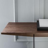 Detail of the profile of the minimal console table top in canaletto walnut Trevi by Cattelan 