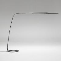 Smooth lines and curved arch shapes for a minimal industrial look girevole Stealth di Cattelan