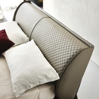 Detail of the quilted headboard: the quilted finish in contrast with the smooth side