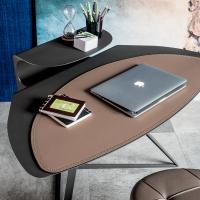 Detail of the optional hide-leather pad - Storm laptop desk 