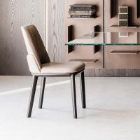 Belinda chair by Bonaldo is characterised by a nice wooden structure that makes a pleasant combination with the upper part