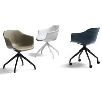 Indy low lounge chair by Cattelan with central swivel support and nylon wheels
