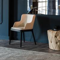 Magda armchair in leather with wooden structure