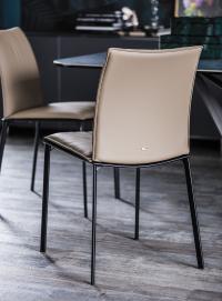 Rita chair with curved backrest and slanted legs