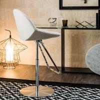 Kiss by Cattelan: contoured shape and design footrest