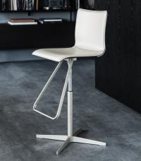 Stool with hide leather seat and 4-spoke base Toto by Cattelan