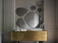 Hawaii asymmetric mirror with bevelled frame by Cattelan placed above a Savoy sideboard, with which it shares the soft shapes