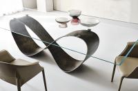 View from above of Butterfly by Cattelan table with bevelled clear glass top