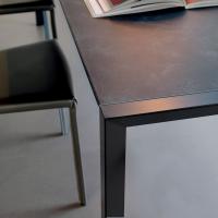 Pedro table: detail of the laminate and structure top 