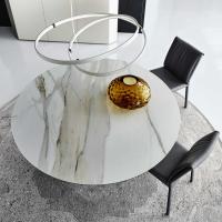 Charming ceramic which imitates the natural veining found in stone and marble