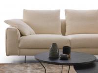 Detail of the armrest of the Arren sofa, equipped with a cushion for added comfort