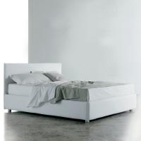 Pongo bed with smooth headboard