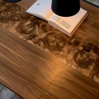 Asako can be chosen in antique Oak, Alder or natural Walnut, with sharp edges or with a briar-root insert