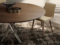 Dalila padded chair with cushion and without armrests. Paired with the Masami table. Leather upholstery and solid ash-wood legs in the Canaletto Walnut finish.