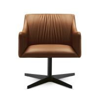 Front view of the Iside armchair with 4-spoke swivel base and large seat. Leather upholstery and black aluminium base.