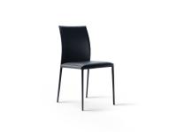 View of the Rosa chair from the front. Upholstered, with a smooth backrest. Legs and seat fully-upholstered in leather. 