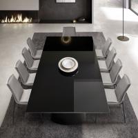 View of the Edwin fixed table with sail-shaped base from above. Rectangular tabletop in glossy-black painted glass and base in Black painted metal.