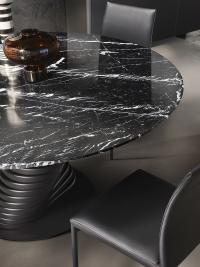 Close-up of the marble top in glossy Nero Marquinia