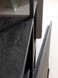 Detail wall unit hinged door: the door has on the inside a 14 mm slot that makes the fron cloes only 6 mm thick