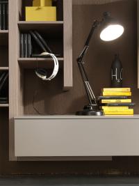 Front view of the wall unit with shelves and the suspended container base. Thin shelves combined with the strong width of the sides. - (finitura laccato opaco giallo non disponibile)
