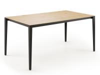 Tavolo allungabile Hiroshi con piano in legno Rovere Naturale e struttura in metallo verniciato nero opaco