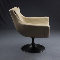 Bella & Brava chair with black lacquered base